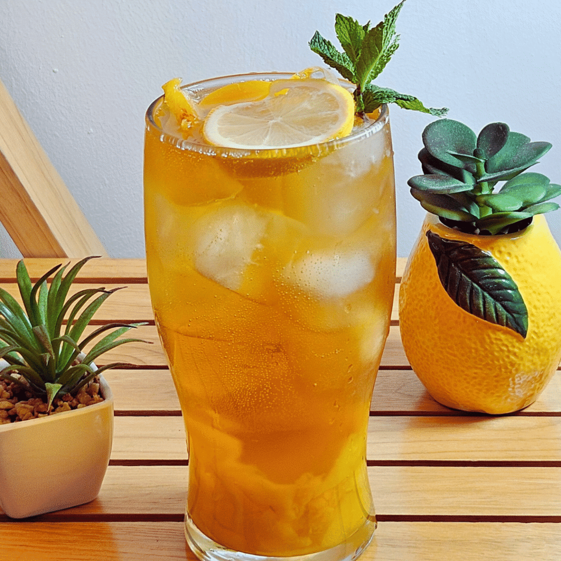 Sparkling Peach Honey Iced Tea with lemon slice and peach slices